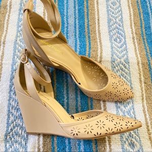 Marc Fisher Nude Wedges Size 10M